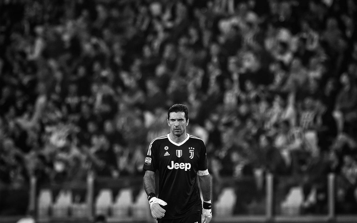 Buffon black deals jersey